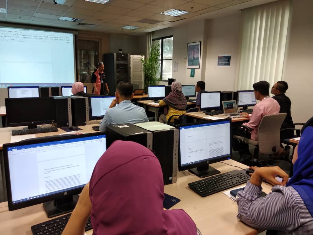 Kursus MsOffice Word di Kementerian Hal-Ehwal Ekonomi Putrajaya - trainer Che Wan Shamsul