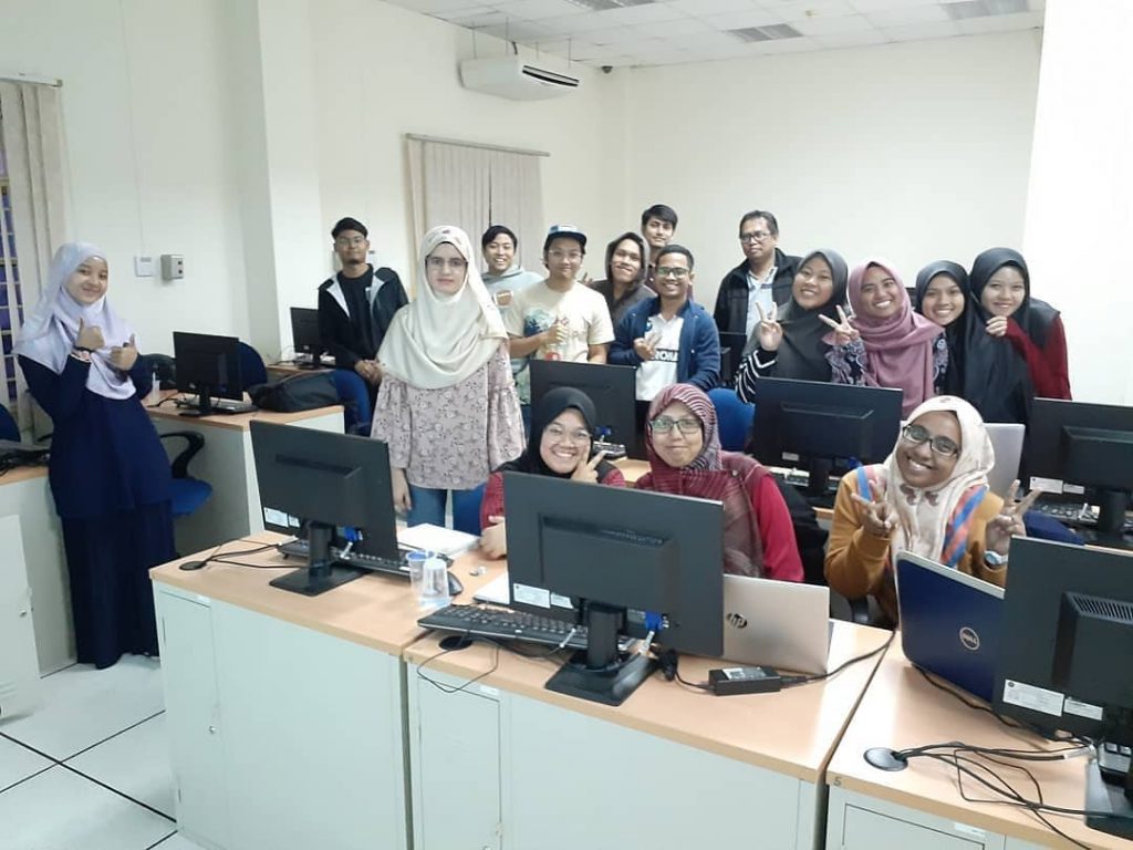 Jan 2020: ionic workshop training 1st in FSTM KUIS with En Khirulnizam