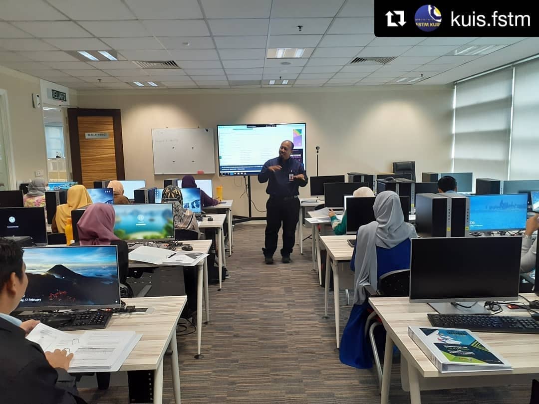 Kursus Laravel Malaysia 2021 – FSTM KUIS